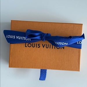 Small Louis Vuitton box with bow